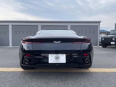ASTON MARTIN DB11 - 8