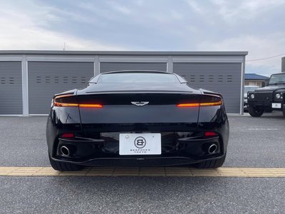 ASTON MARTIN DB11 - 9