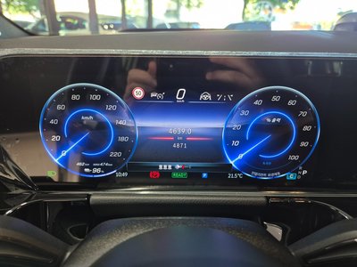 MERCEDES-BENZ EQA - 8