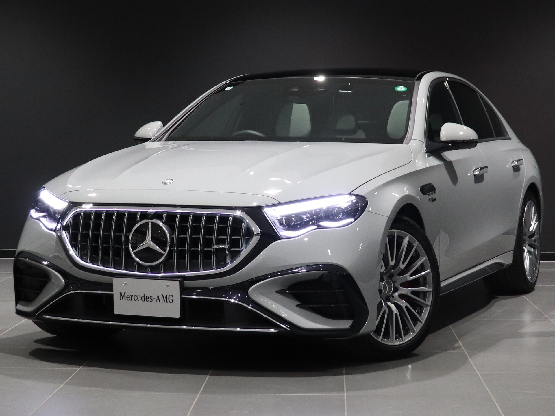 MERCEDES-BENZ E-CLASS AMG - View 1