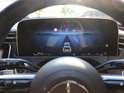 2025 Mercedes-BENZ E-CLASS 缩略图 60