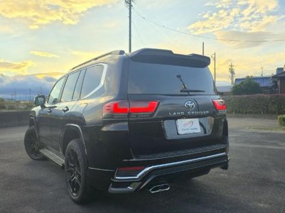 TOYOTA LAND CRUISER 300 - 8