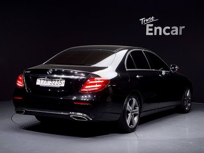 MERCEDES-BENZ E-CLASS - 4