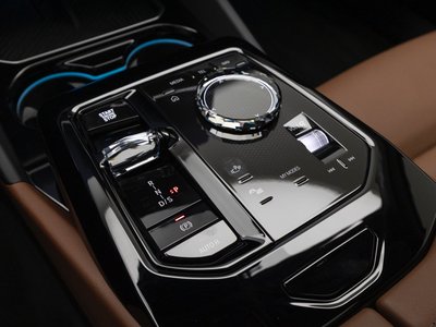 2025 BMW 5 SERIES 照片 9