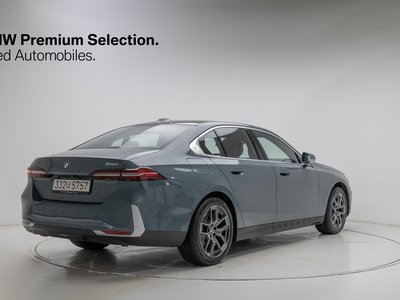 2025 BMW 5 SERIES 照片 4