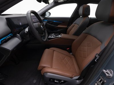 2025 BMW 5 SERIES — миниатюра 11