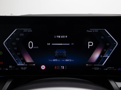 2025 BMW 5 SERIES 照片 8