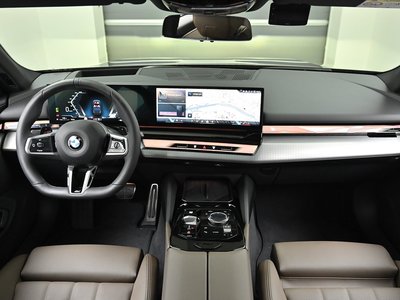 2025 BMW 5 SERIES 照片 7