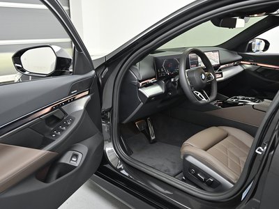 صورة مصغرة 11 لـ 2025 BMW 5 SERIES