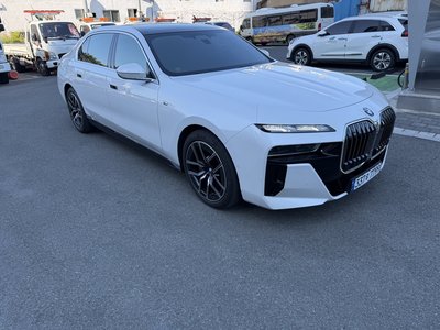 2023 BMW 7 SERIES photo 2