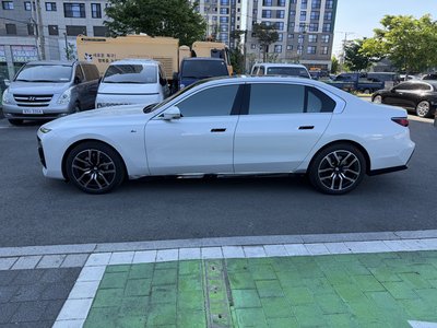 2023 BMW 7 SERIES photo 3