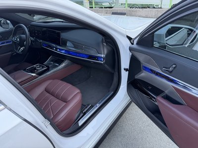 2023 BMW 7 SERIES photo 8
