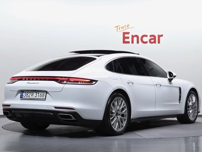 PORSCHE PANAMERA - 4