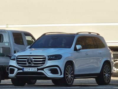 2025 Mercedes-BENZ GLS — фото 3