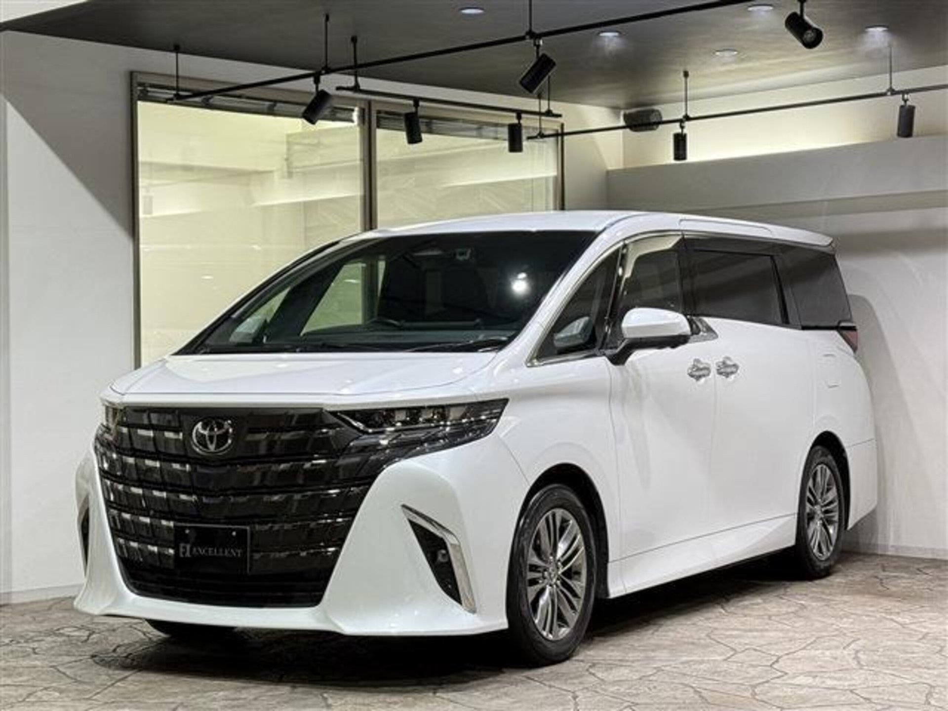 TOYOTA ALPHARD - View 1