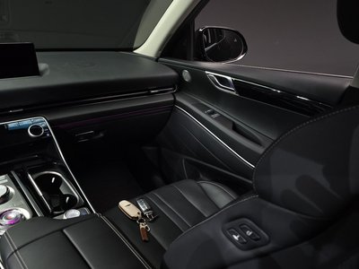 2023 Genesis GV80 thumbnail 16