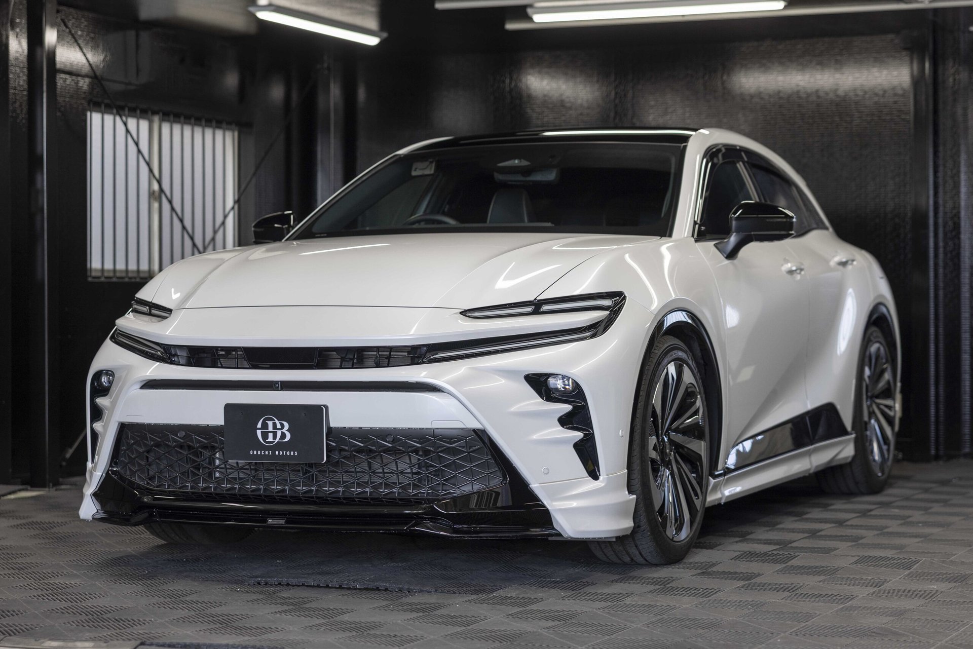 TOYOTA CROWN SPORT - View 1