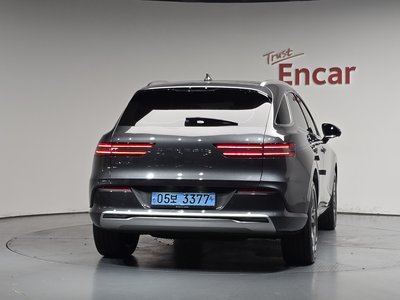 GENESIS ELECTRIFIED GV70 - 4