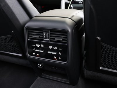 صورة مصغرة 17 لـ 2023 Porsche CAYENNE