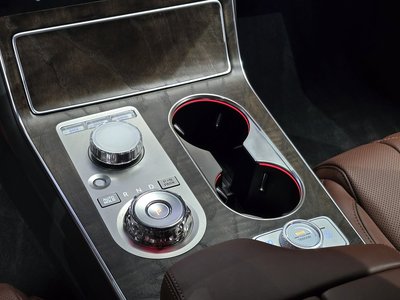 2025 Genesis GV80 photo 9