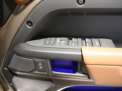 2025 LAND Rover DEFENDER — миниатюра 17