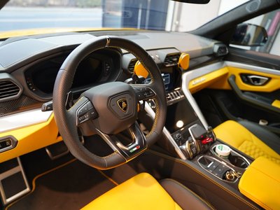 LAMBORGHINI URUS - 3