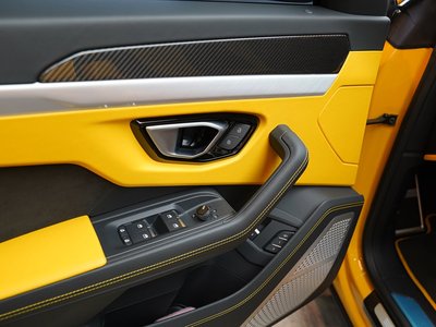 LAMBORGHINI URUS - 6