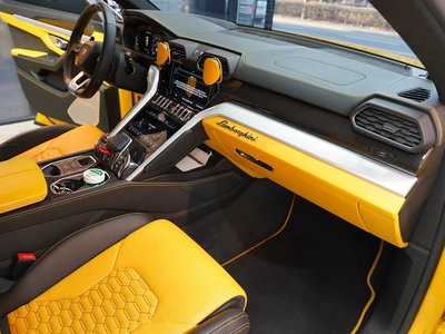 LAMBORGHINI URUS - 7