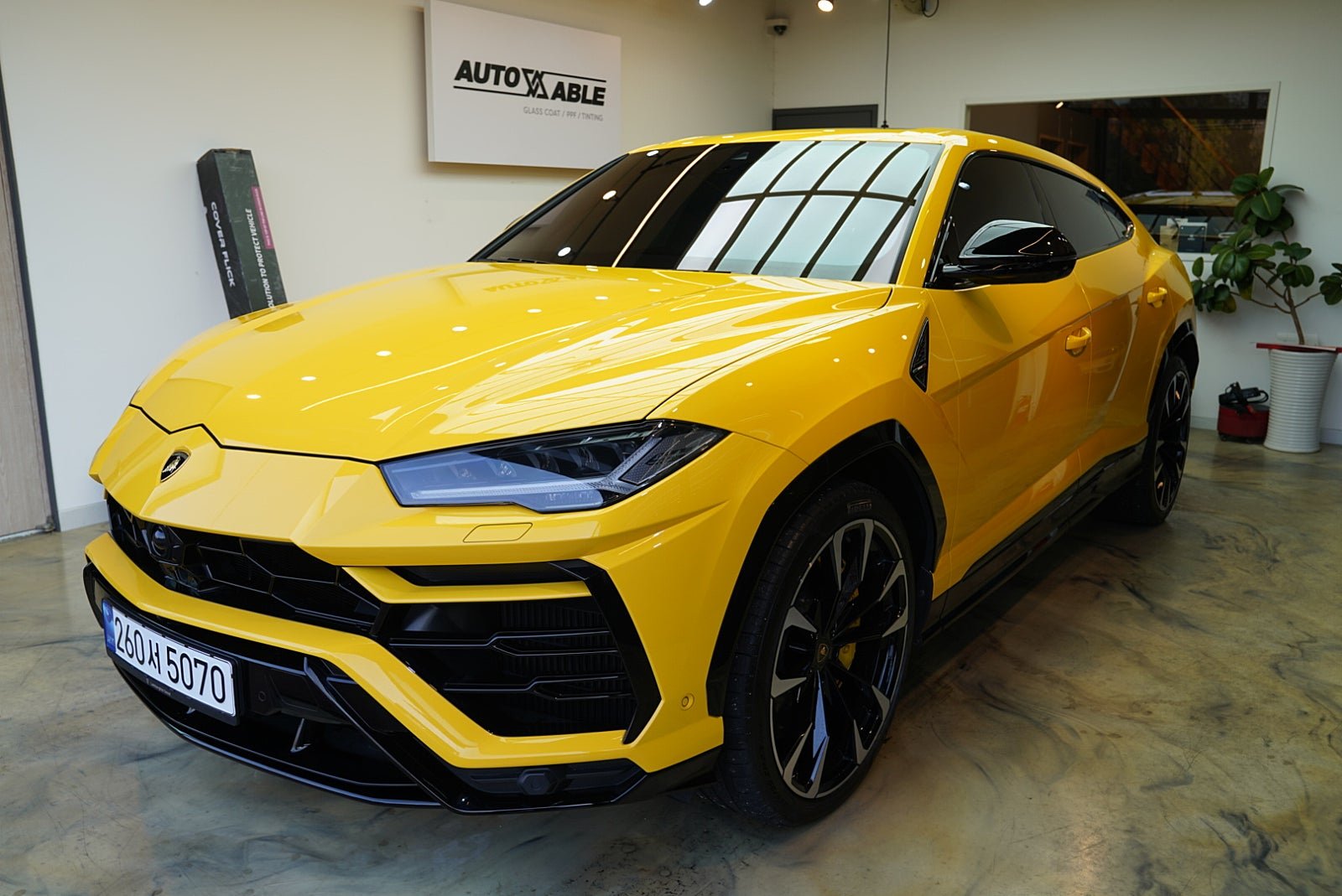 LAMBORGHINI URUS - View 1
