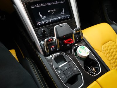 LAMBORGHINI URUS - 5