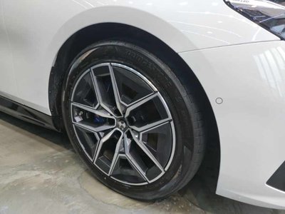 2025 BMW I5 thumbnail 13