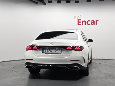 MERCEDES-BENZ E-CLASS - 4