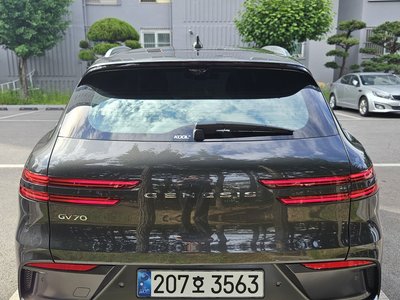 2025 Genesis GV70 photo 3