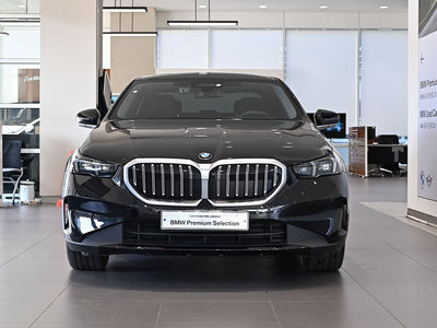 BMW 5 SERIES - 4