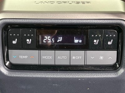 TOYOTA LAND CRUISER - 7