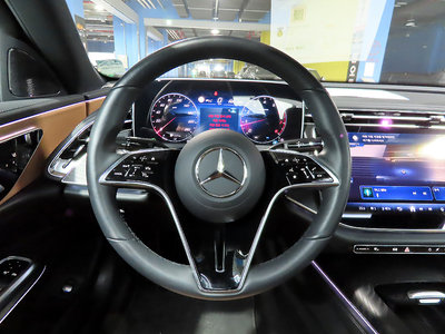 MERCEDES-BENZ E-CLASS - 10