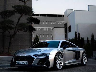 AUDI R8 - 1