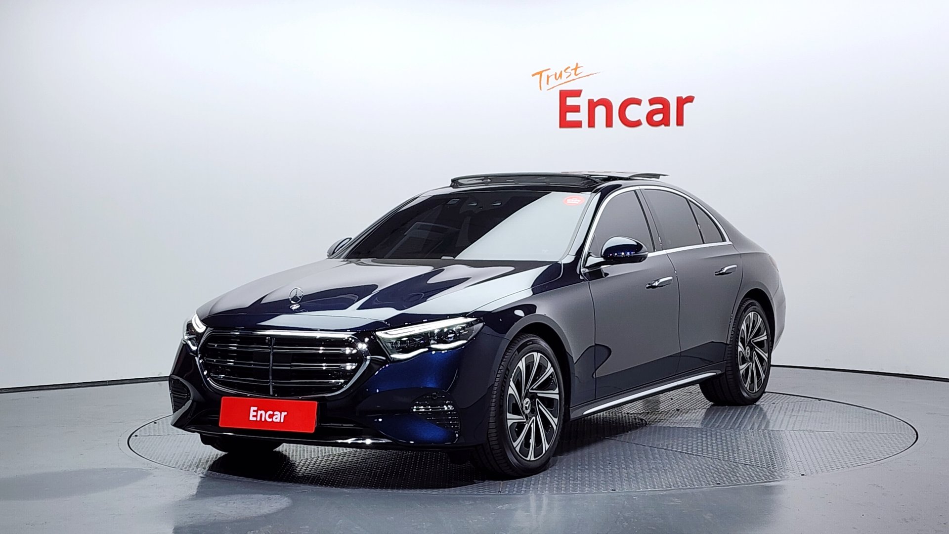 MERCEDES-BENZ E-CLASS - View 1