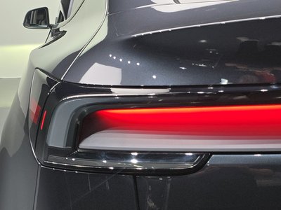 TESLA MODEL Y - 10