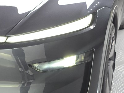 TESLA MODEL Y - 9