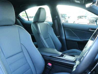 LEXUS IS - 8