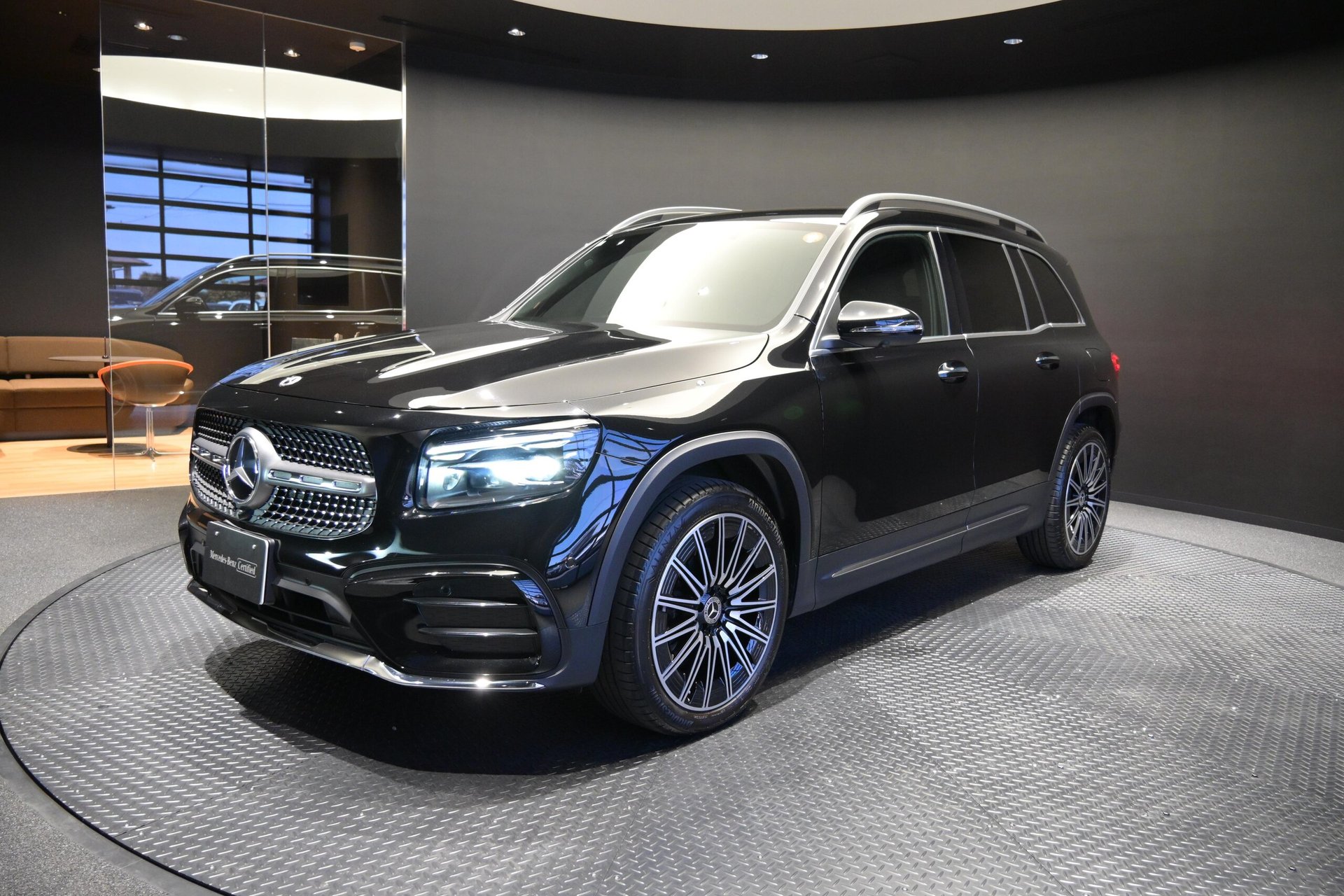 MERCEDES-BENZ GLB - View 1