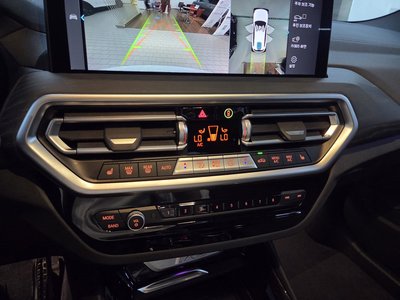 2025 BMW IX3 photo 2