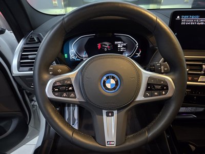2025 BMW IX3 photo 10