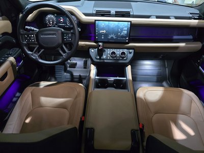 LAND ROVER DEFENDER - 8