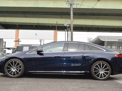 MERCEDES-BENZ EQS - 7