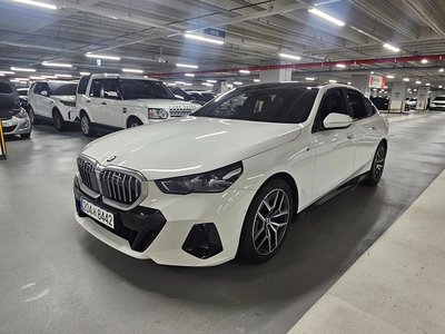 BMW 5 SERIES - 1