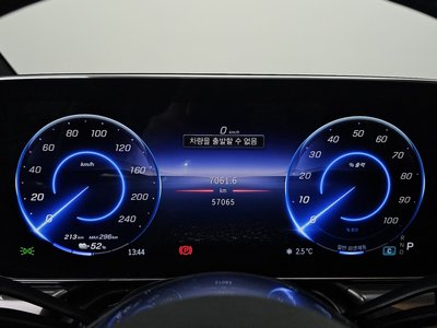 MERCEDES-BENZ EQE - 8