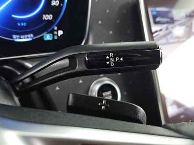 MERCEDES-BENZ EQE - 9