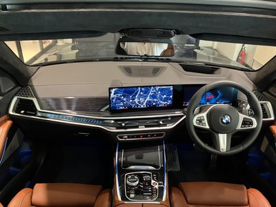 2026 BMW X7 photo 2